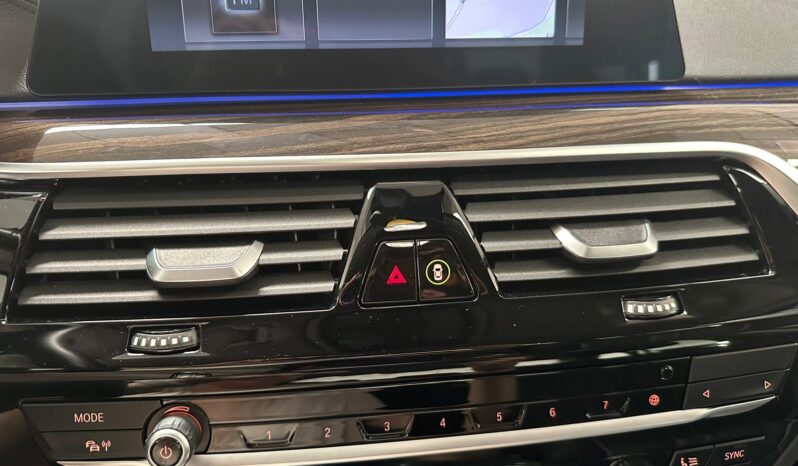 BMW 5 Series 530d Luxury 3.0 – Gasoil – Automático – 265 CV lleno