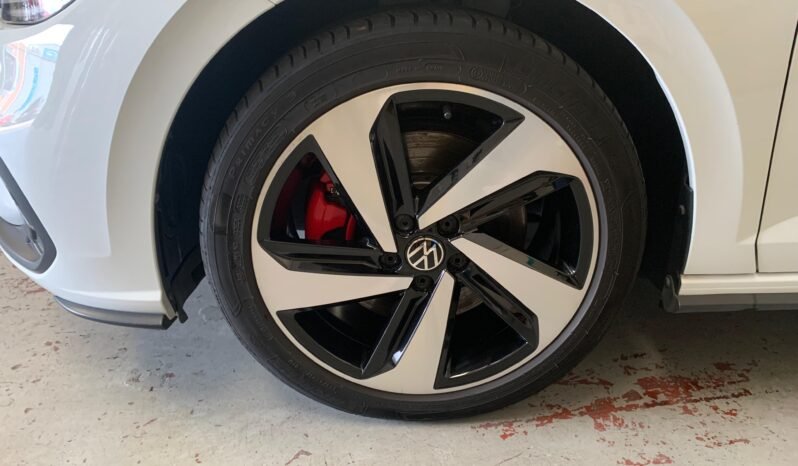 Volkswagen Polo 2.0 TSI – Gasolina – Automático – 207 CV lleno