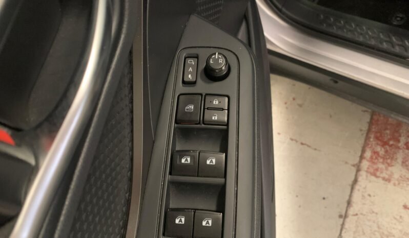 Toyota C-HR 1.8h Business – Gasolina – Automático – 122 CV lleno