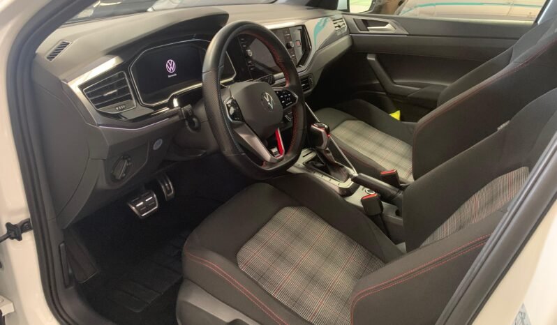 Volkswagen Polo 2.0 TSI – Gasolina – Automático – 207 CV lleno