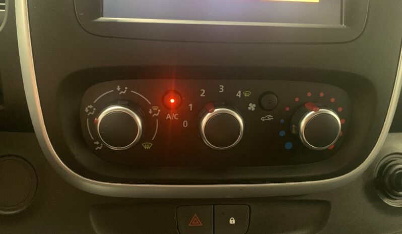 Renault Trafic L2H1 2.0 DCI Grand Comfort – Gasoil – Manual – 120 CV lleno
