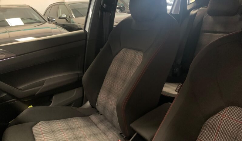 Volkswagen Polo 2.0 TSI – Gasolina – Automático – 207 CV lleno