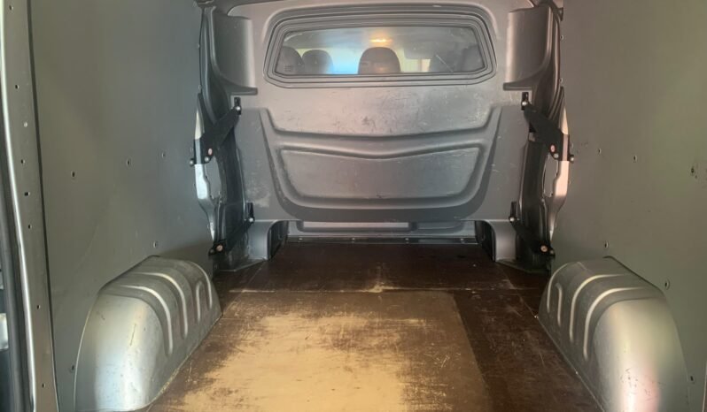 Renault Trafic L2H1 2.0 DCI Grand Comfort – Gasoil – Manual – 120 CV lleno