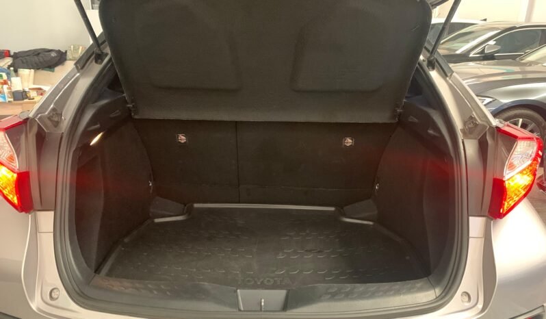 Toyota C-HR 1.8h Business – Gasolina – Automático – 122 CV lleno
