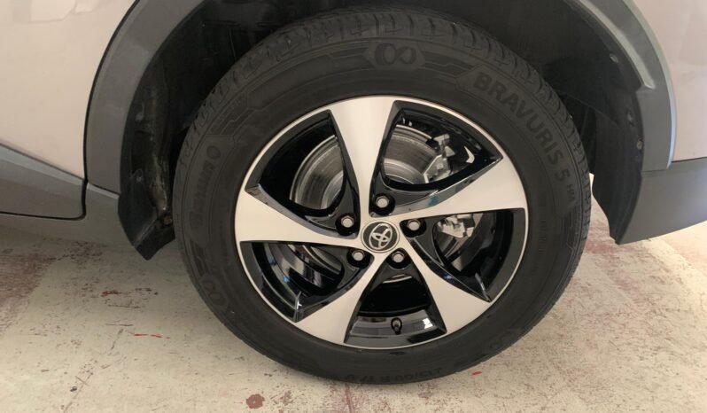 Toyota C-HR 1.8h Business – Gasolina – Automático – 122 CV lleno