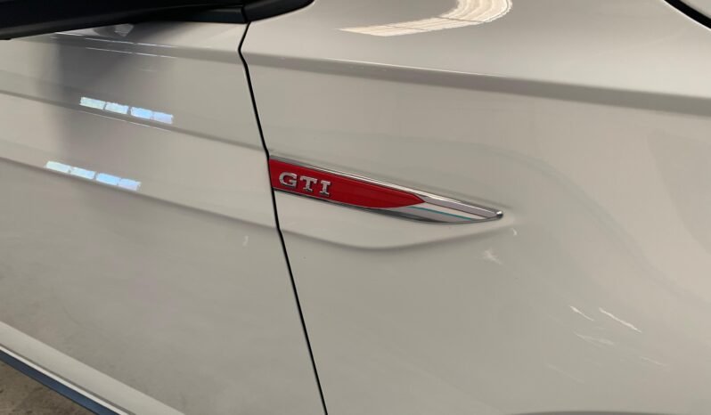 Volkswagen Polo 2.0 TSI – Gasolina – Automático – 207 CV lleno